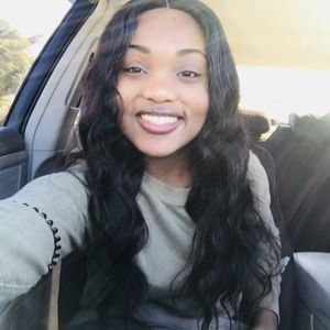 Meet your Posher, Daniella.